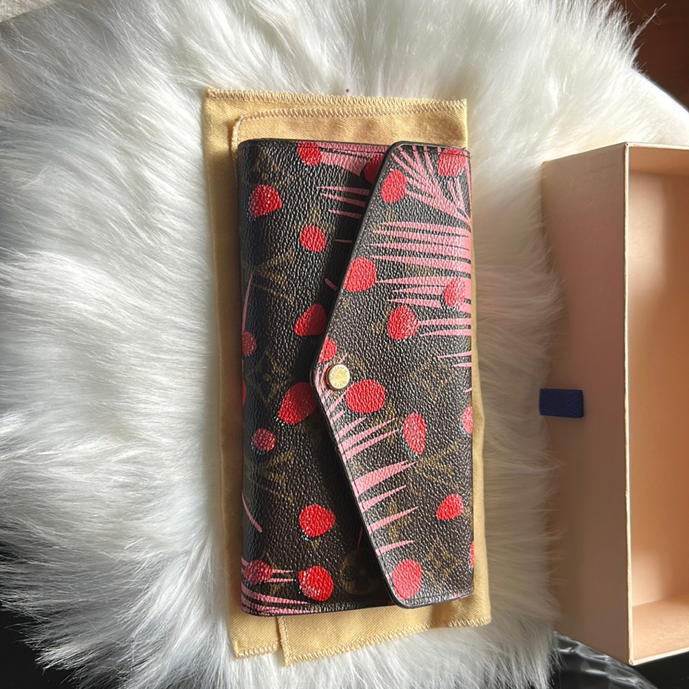 100% authentic Louis Vuitton Envelope Special Collection Wallet